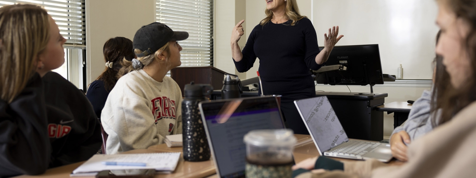 Professor Leslie Gordon Simons teaching a graduate sociology class in Baldwin Hall.